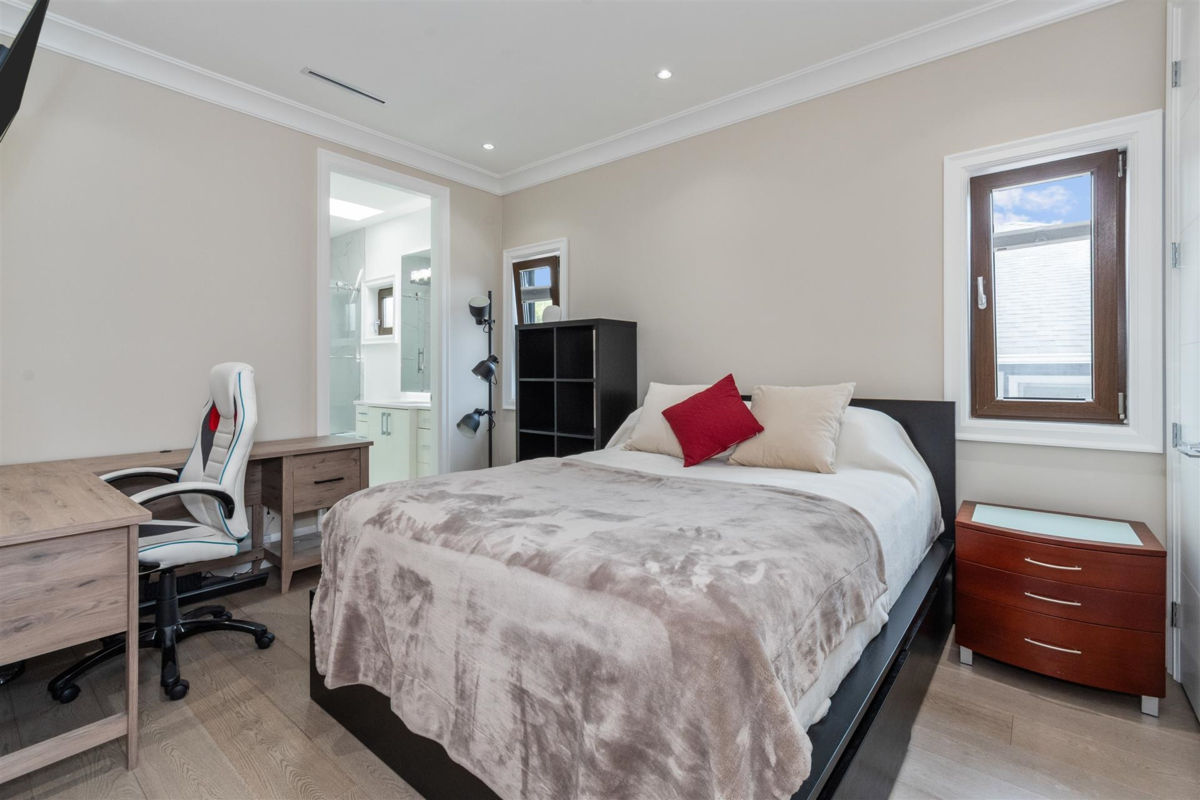 Entry Foyer Photo of 6251 Woodwards Road, Richmond, BC