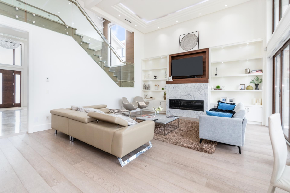 Kitchen Island Photo of 6251 Woodwards Road, Richmond, BC