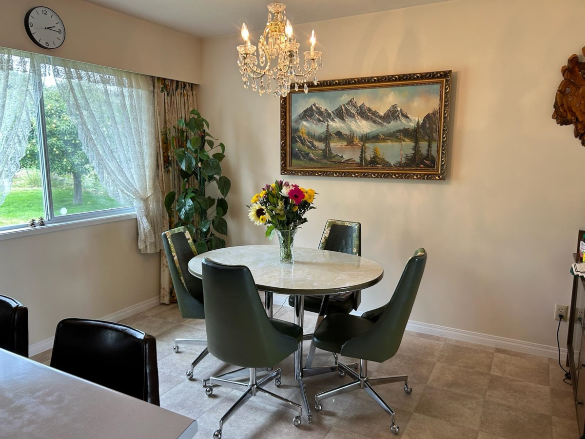 Dining Area Photo of 32615 Fleming Avenue, Mission, BC