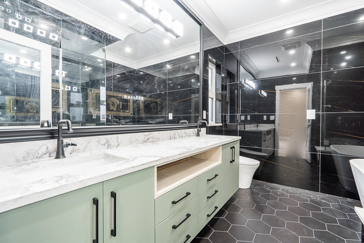 Hot Tub / Spa Photo of 10140 Finlayson Drive, Richmond, BC