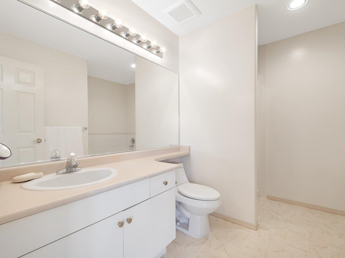 Entry Foyer Photo of 190 20391 96 Avenue, Langley, BC