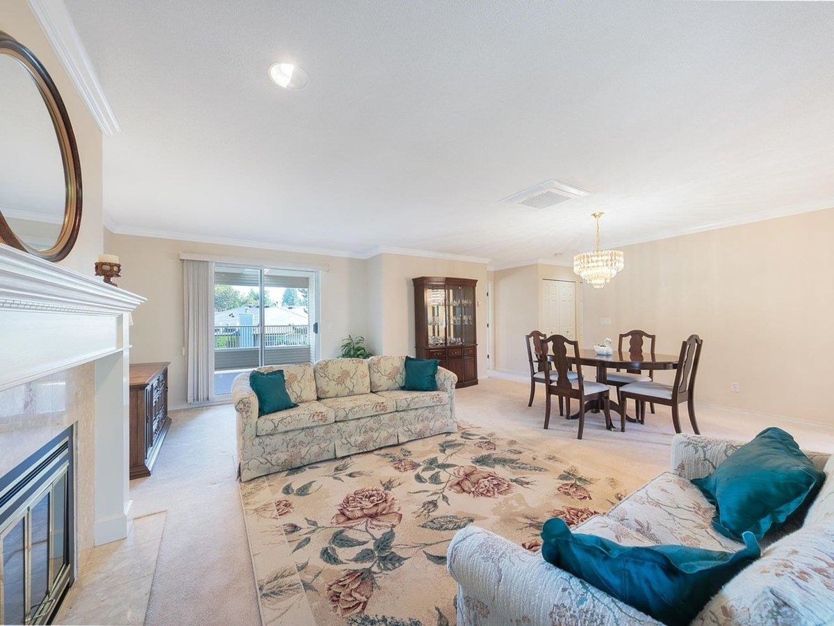 Kitchen Island Photo of 190 20391 96 Avenue, Langley, BC