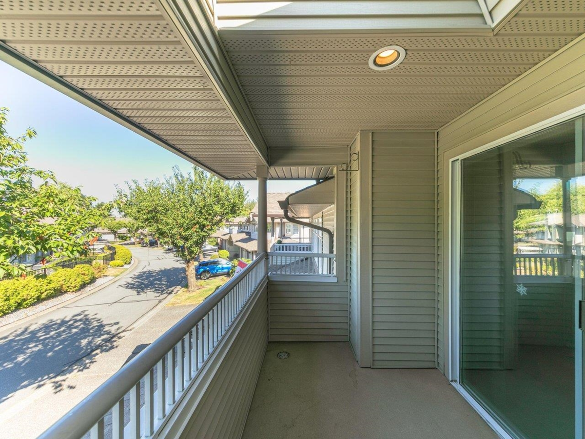 Walk-In Closet Photo of 190 20391 96 Avenue, Langley, BC