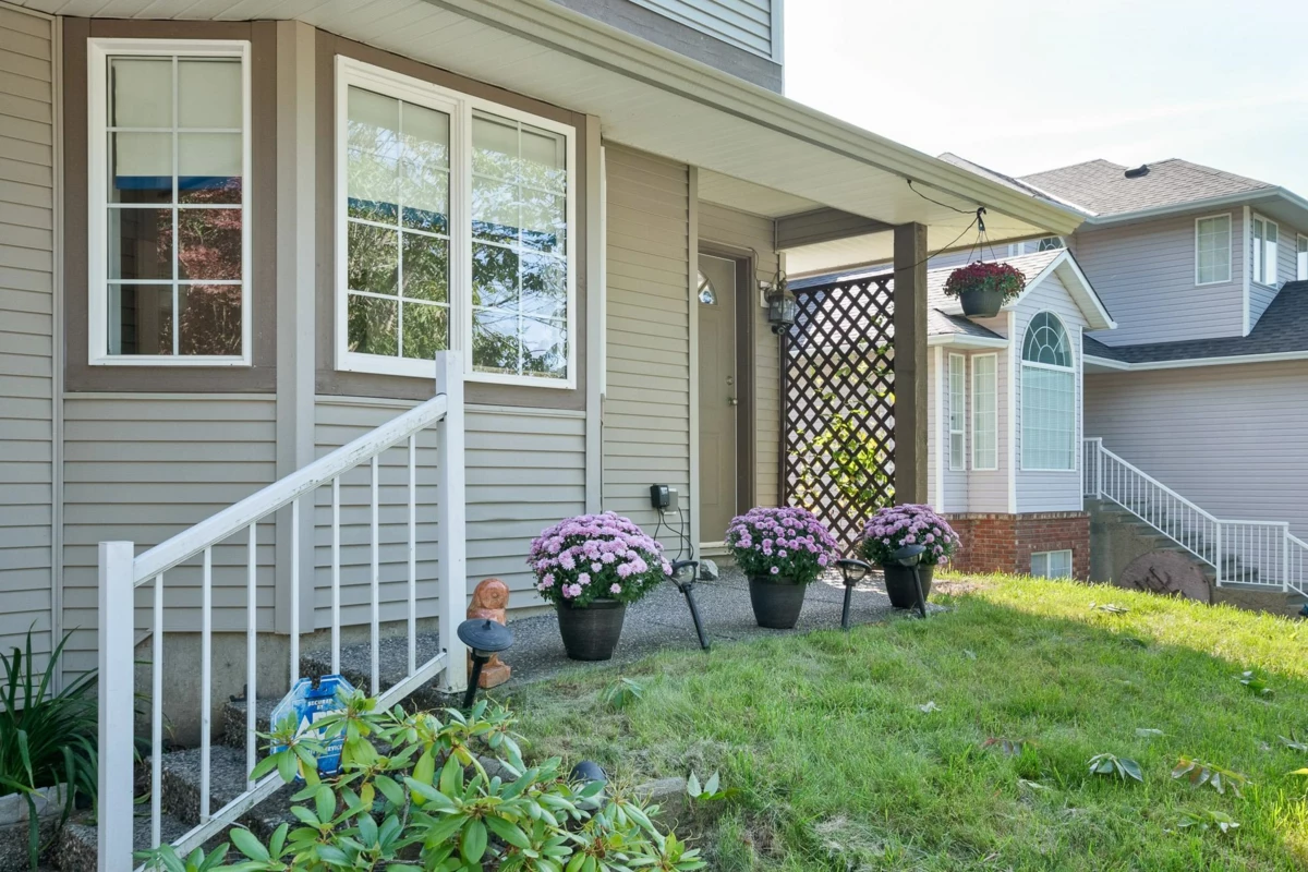 Living Room Photo of 46690 Sylvan Drive, Chilliwack, BC