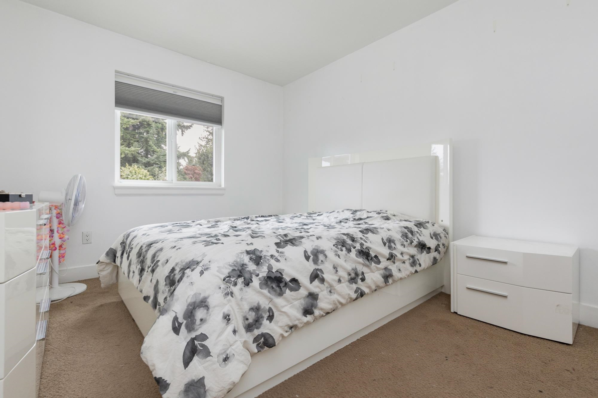 Entry Foyer Photo of 3022 Princess Street, Abbotsford, BC