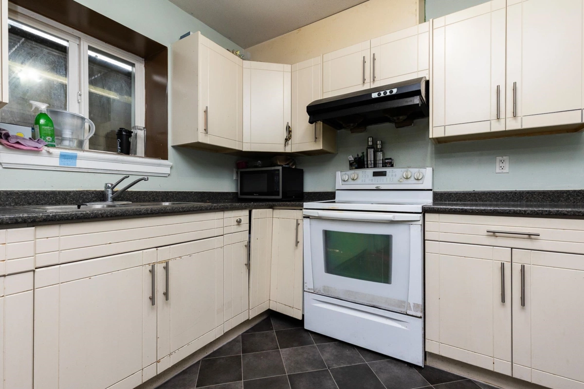 Hot Tub / Spa Photo of 3022 Princess Street, Abbotsford, BC