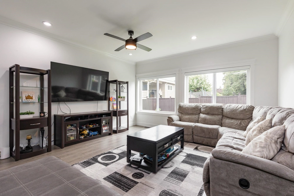 Powder Room Photo of 3022 Princess Street, Abbotsford, BC