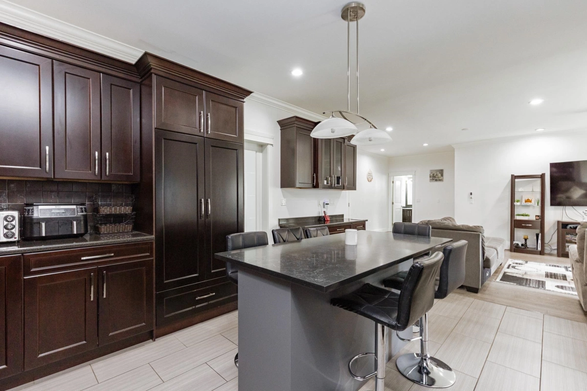 Walk-In Closet Photo of 3022 Princess Street, Abbotsford, BC