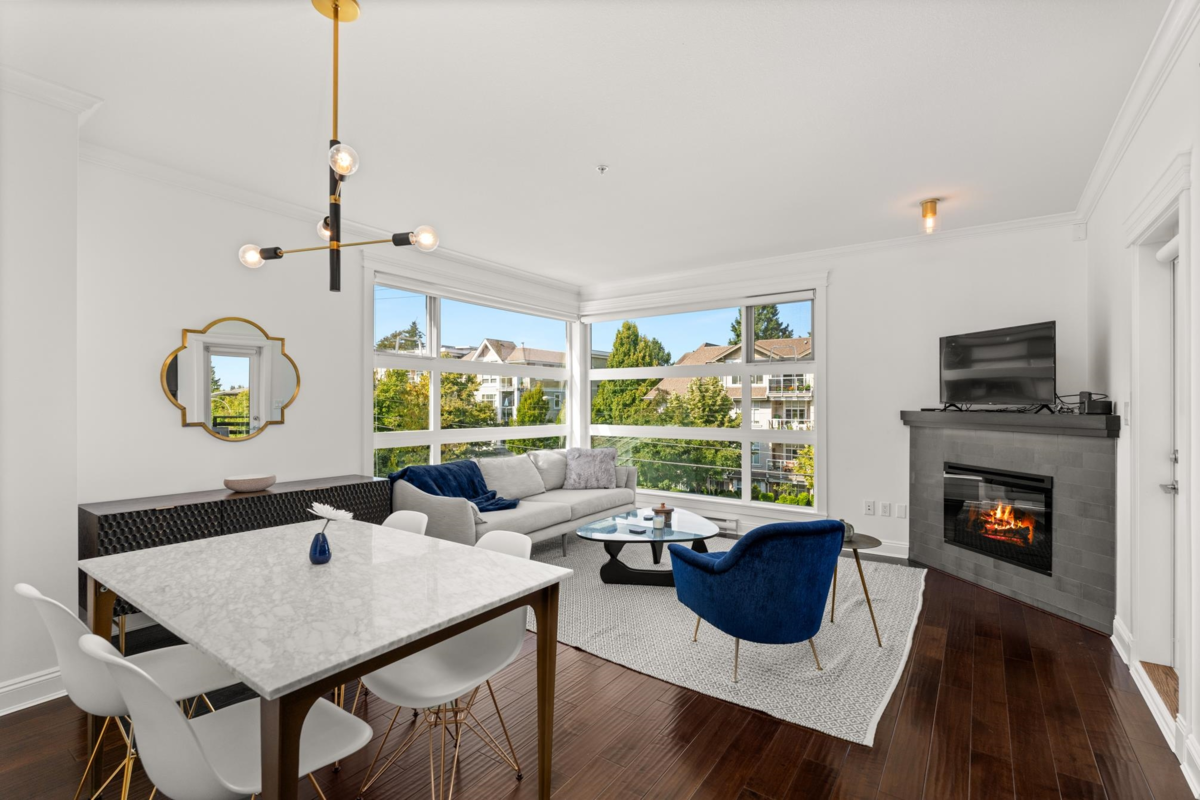 Dining Area Photo of 302 15336 17a Avenue, Surrey, BC