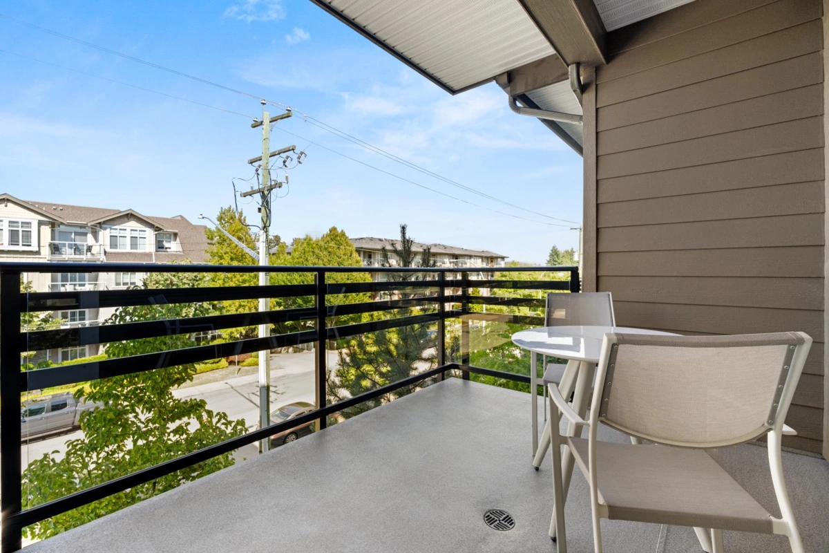 Mudroom Photo of 302 15336 17a Avenue, Surrey, BC