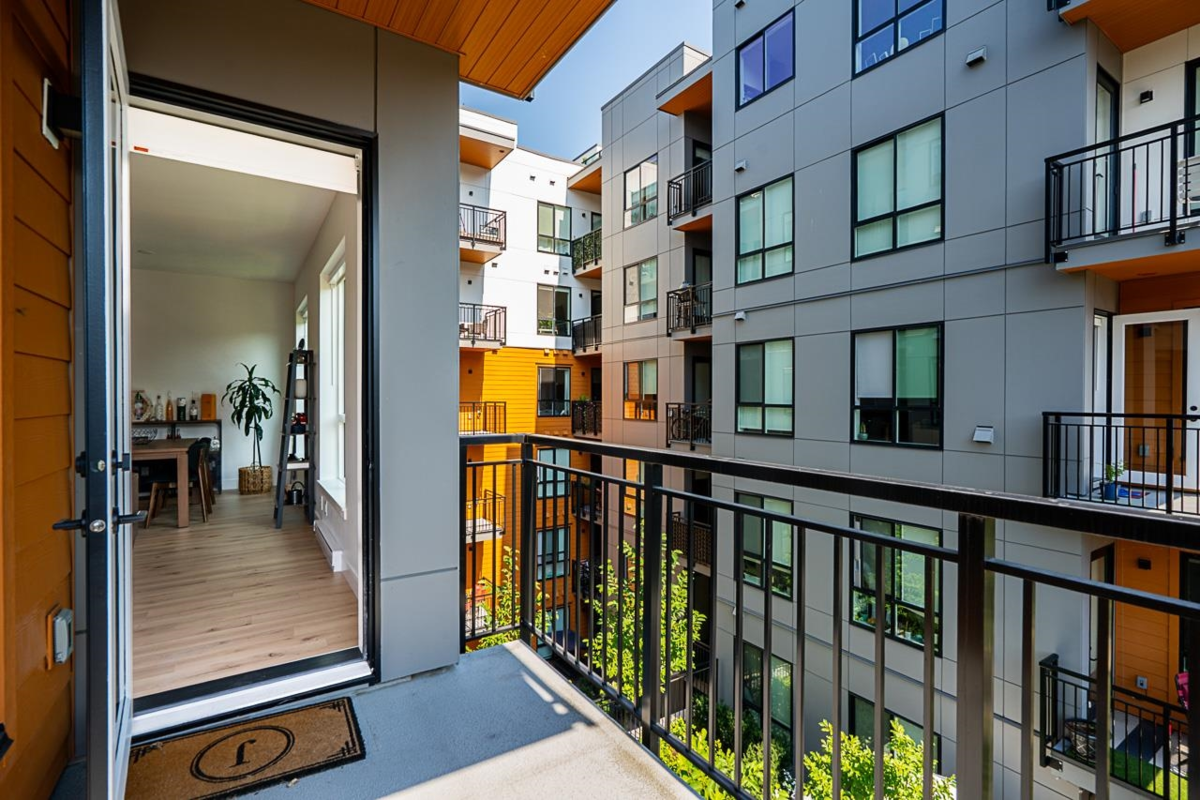 Guest Bathroom Photo of 435 55 Klahanie Drive, Port Moody, BC