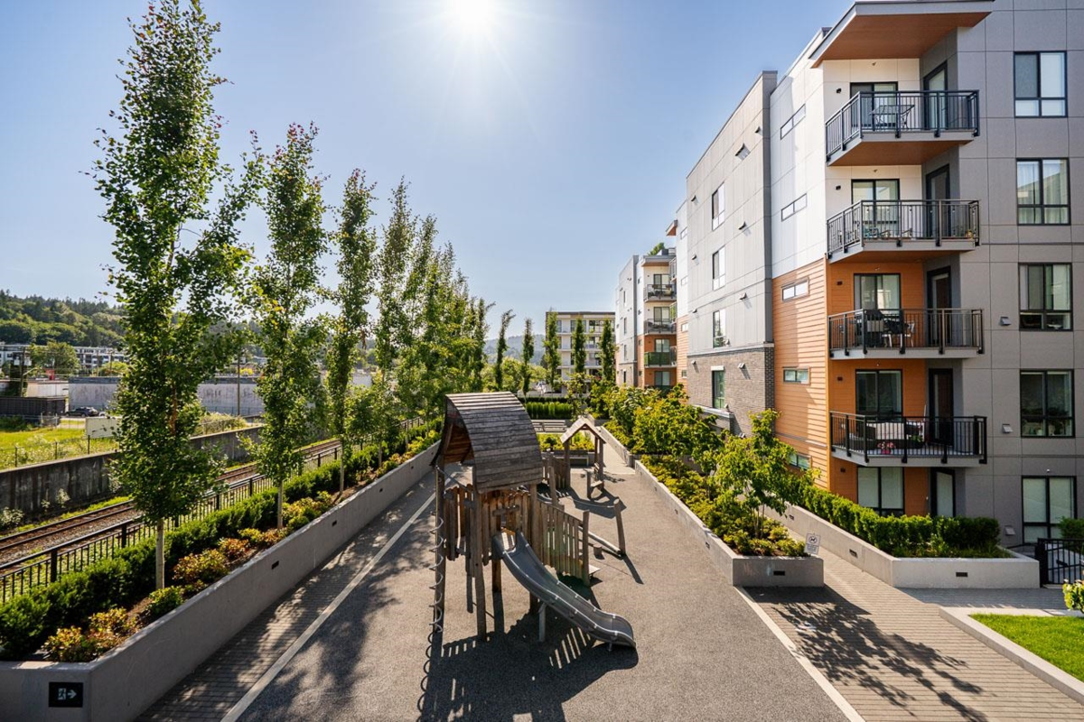 Hallway Photo of 435 55 Klahanie Drive, Port Moody, BC