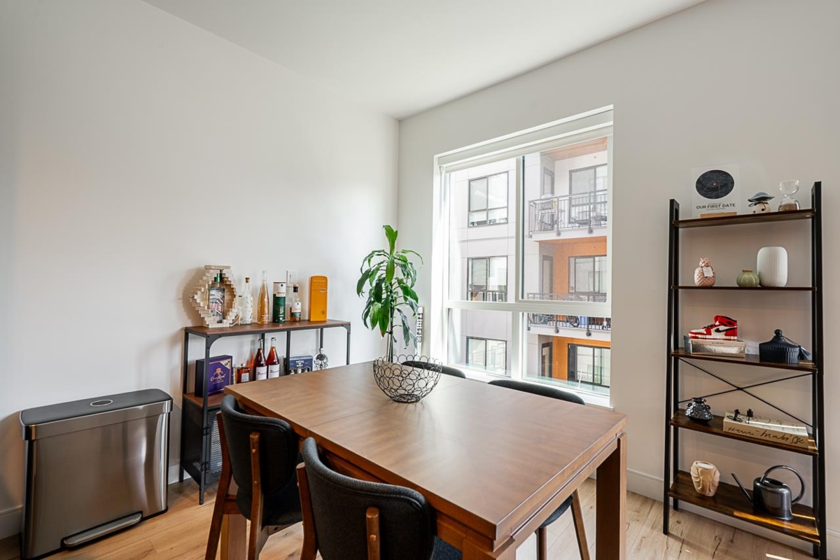 Kitchen Photo of 435 55 Klahanie Drive, Port Moody, BC