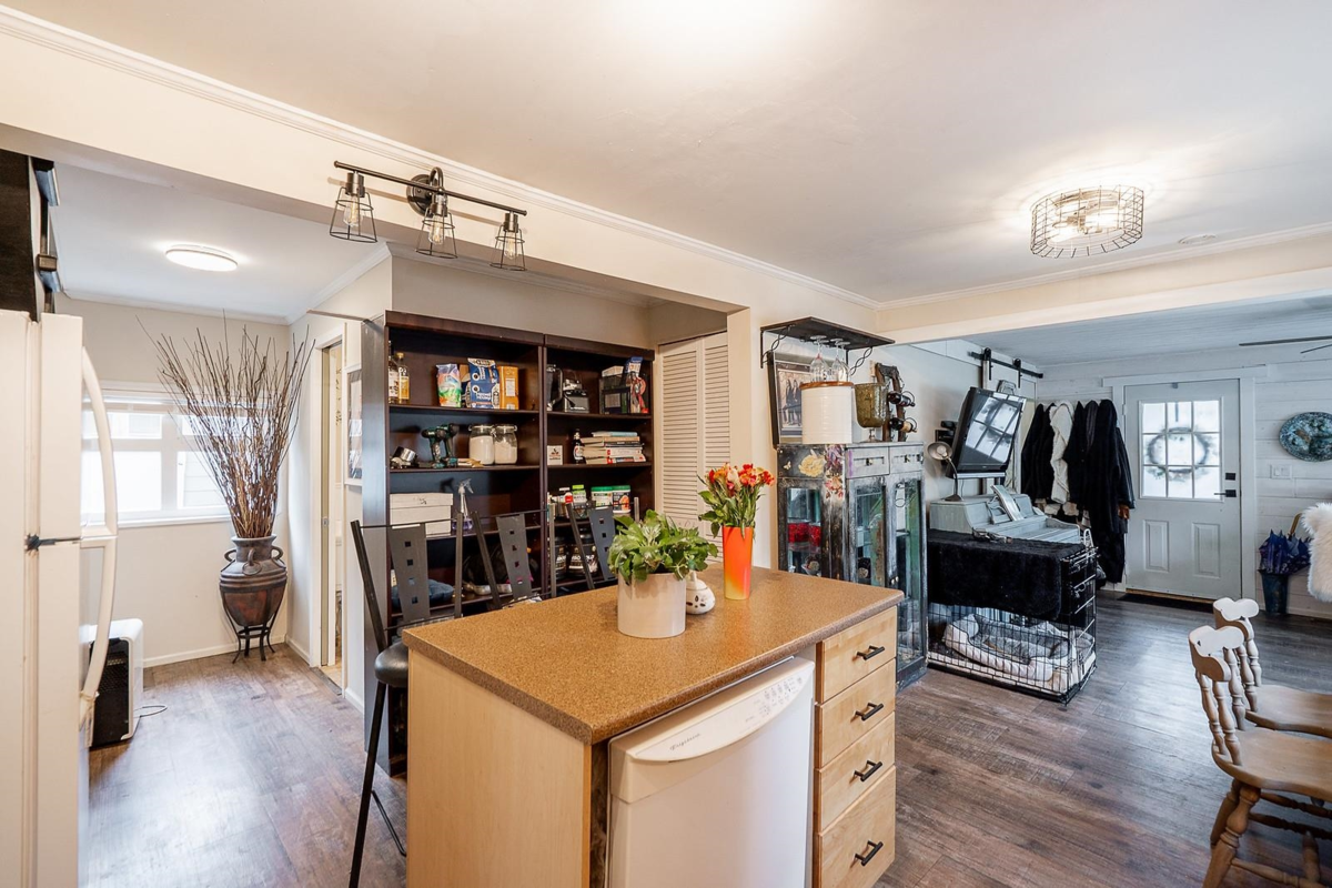Guest Bathroom Photo of 338 Balsam Street, Cultus Lake, BC