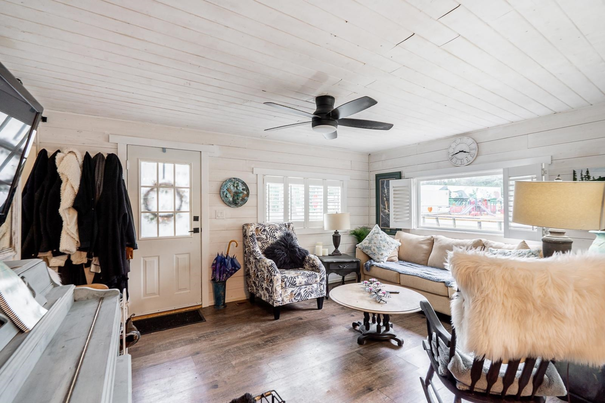 Kitchen Photo of 338 Balsam Street, Cultus Lake, BC