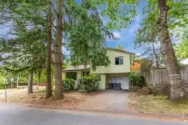 6711 141 Street, Surrey, BC