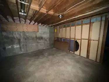 Walk-In Closet Photo of 1905 Lynn Avenue, Abbotsford, BC