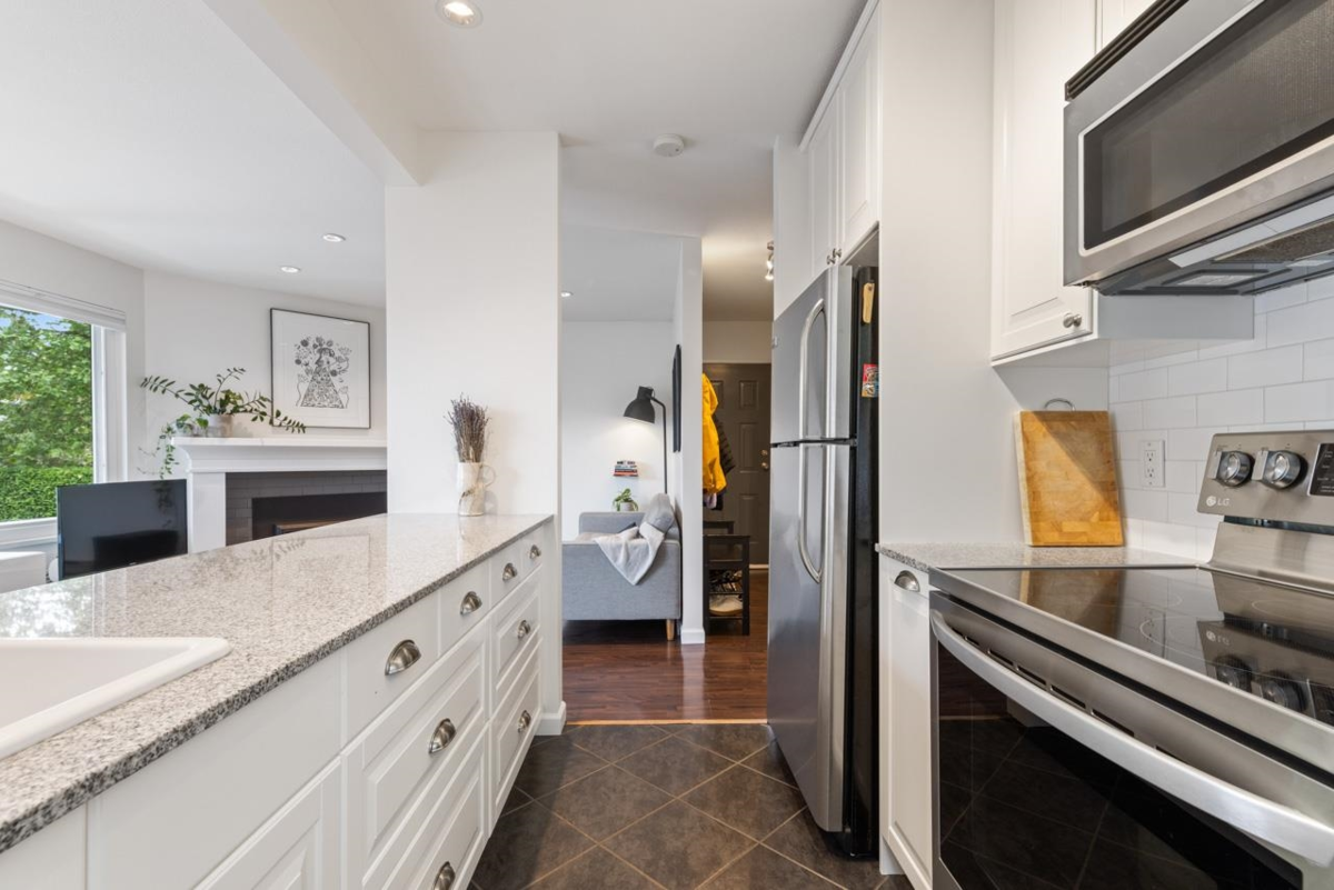 Breakfast Nook Photo of 103 W 15th Avenue, Vancouver, BC