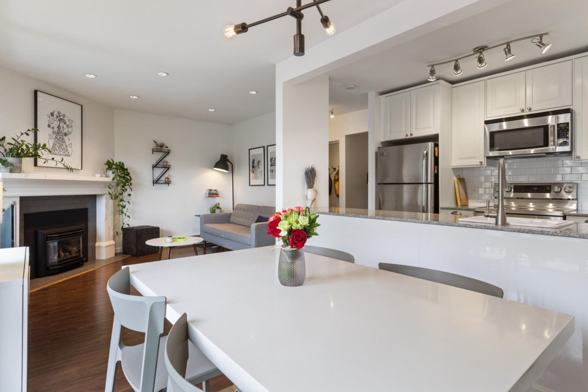 Family Room Photo of 103 W 15th Avenue, Vancouver, BC