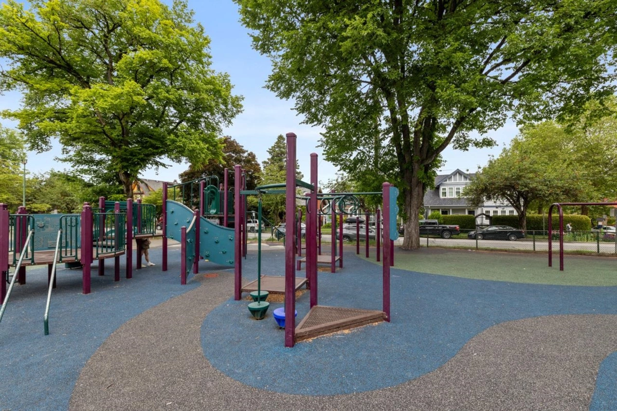 Outdoor Deck Photo of 103 W 15th Avenue, Vancouver, BC