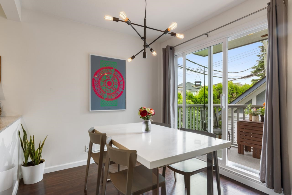 Primary Bathroom Photo of 103 W 15th Avenue, Vancouver, BC