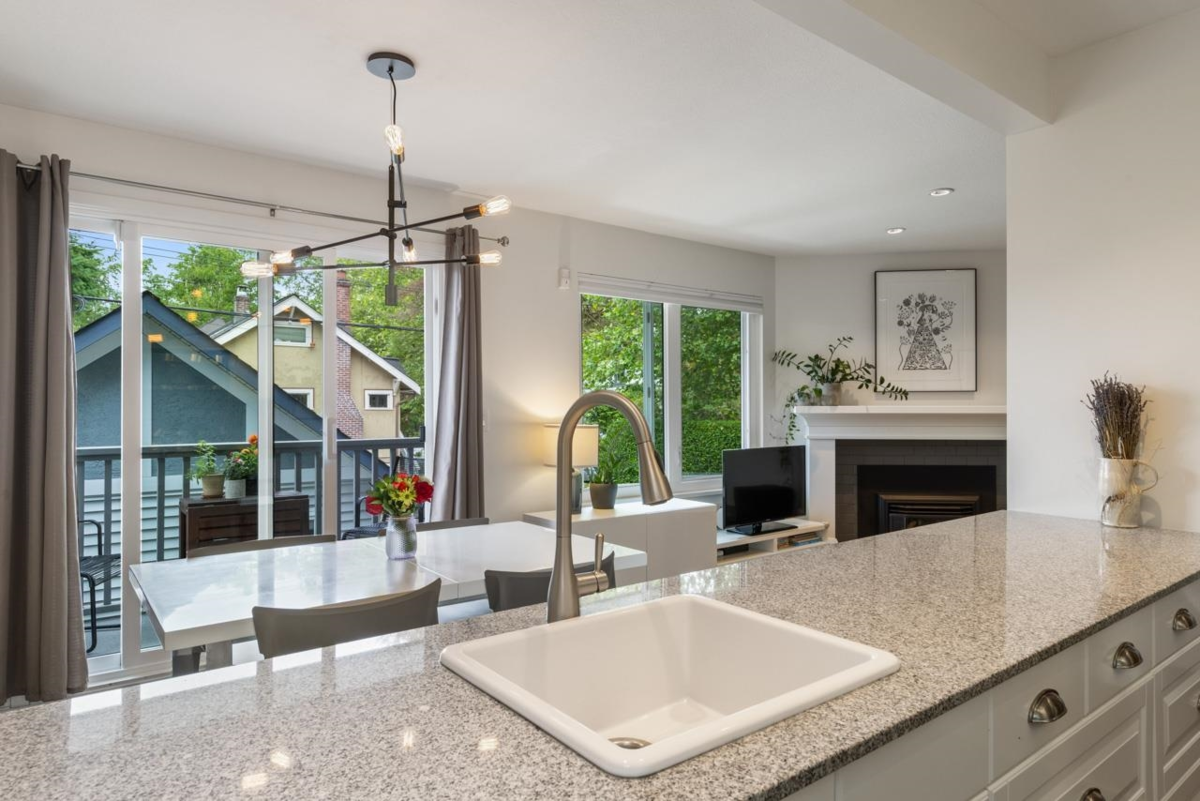 Primary Bedroom Photo of 103 W 15th Avenue, Vancouver, BC