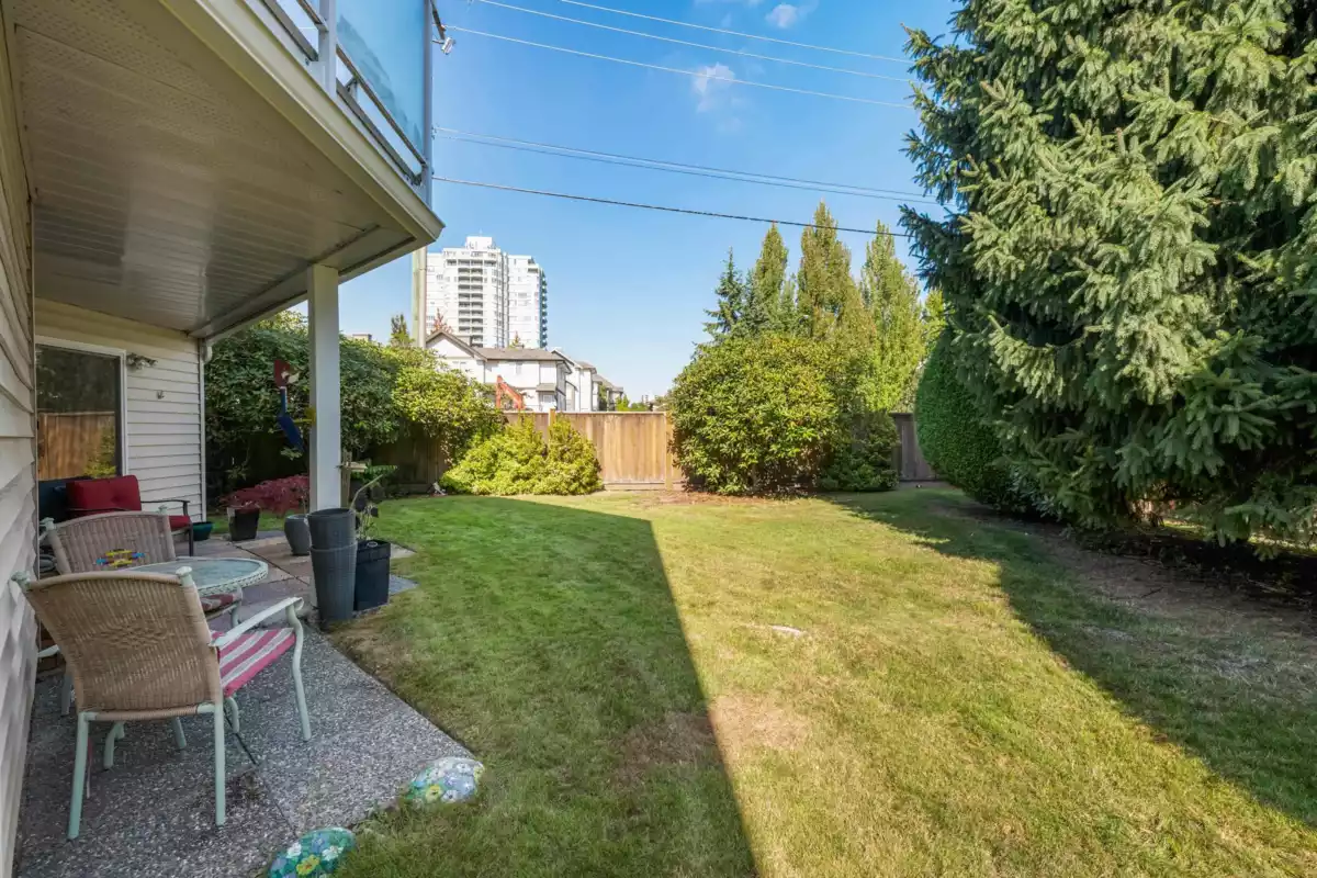 Backyard Photo of 1 14820 100 Avenue, Surrey, BC