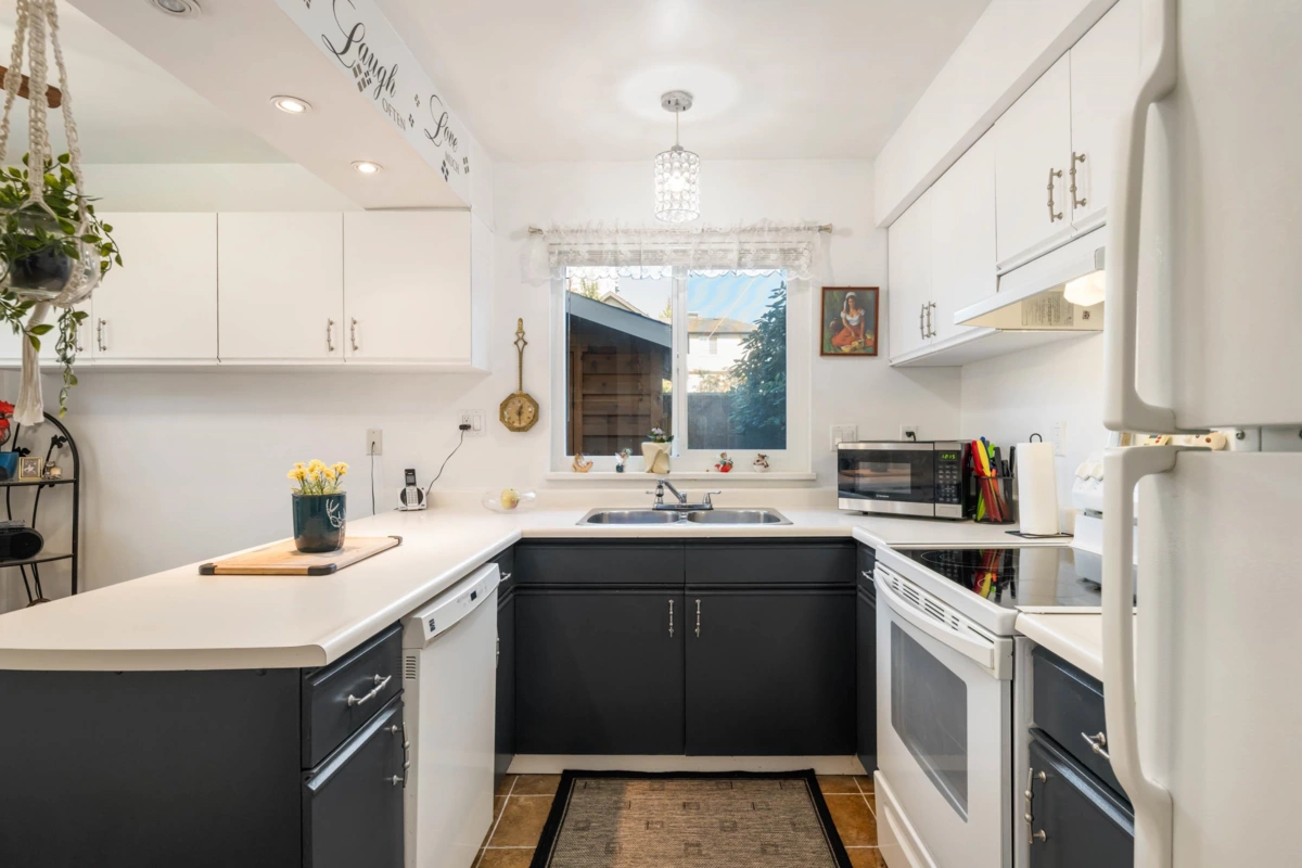 Bedroom 2 Photo of 1 14820 100 Avenue, Surrey, BC