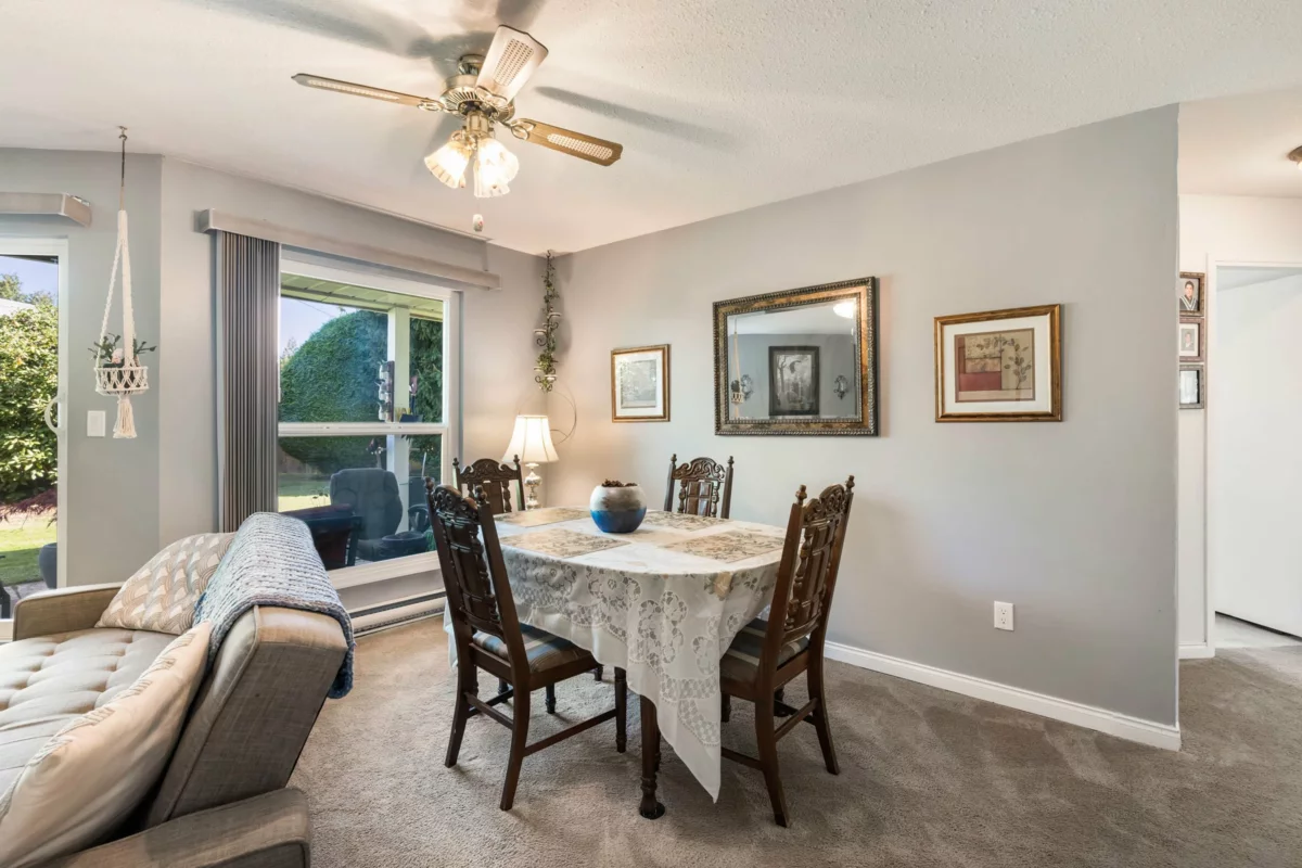 Breakfast Nook Photo of 1 14820 100 Avenue, Surrey, BC