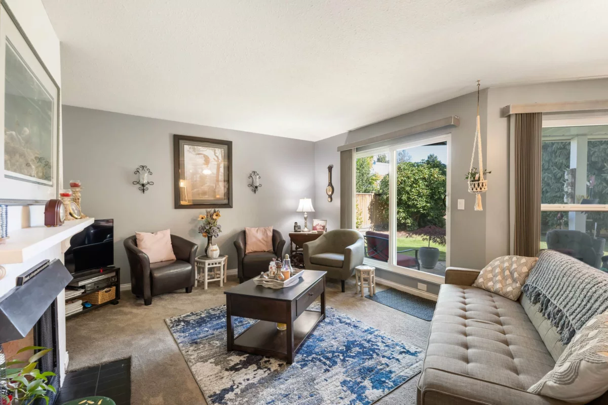 Dining Area Photo of 1 14820 100 Avenue, Surrey, BC