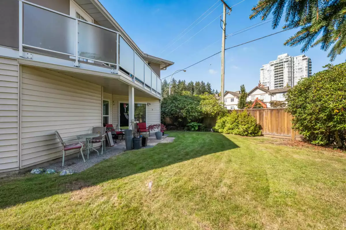 Front Yard Photo of 1 14820 100 Avenue, Surrey, BC