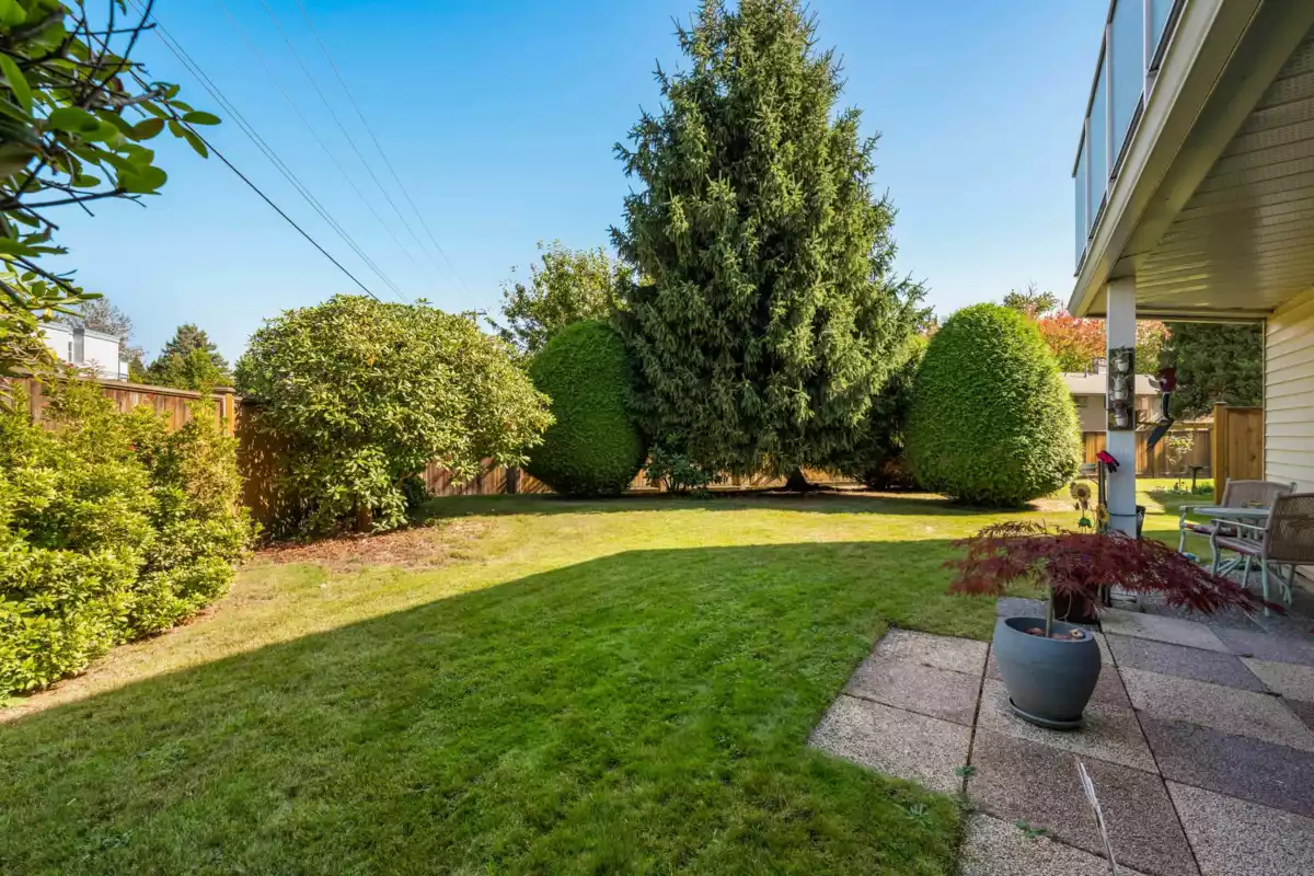 Garage Interior Photo of 1 14820 100 Avenue, Surrey, BC