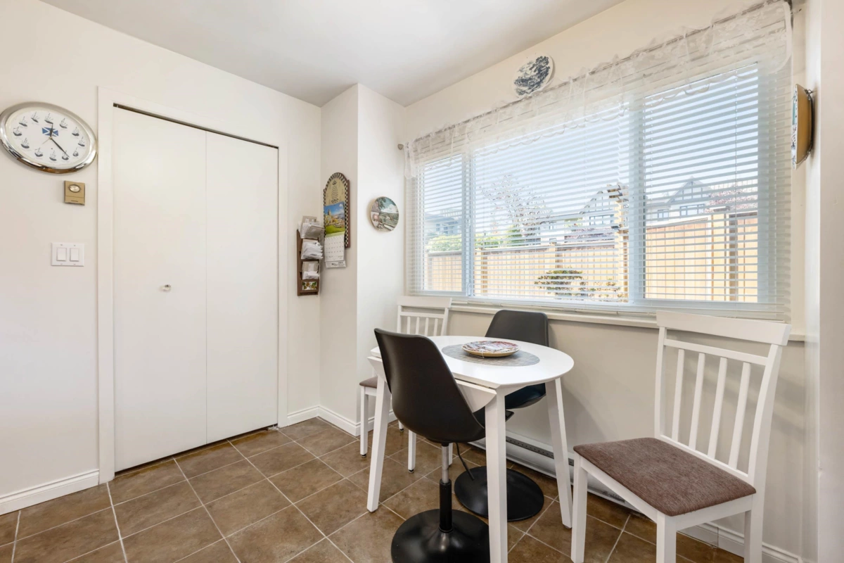 Guest Bathroom Photo of 1 14820 100 Avenue, Surrey, BC