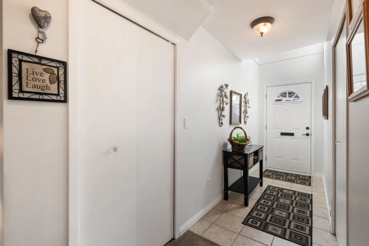 Hallway Photo of 1 14820 100 Avenue, Surrey, BC