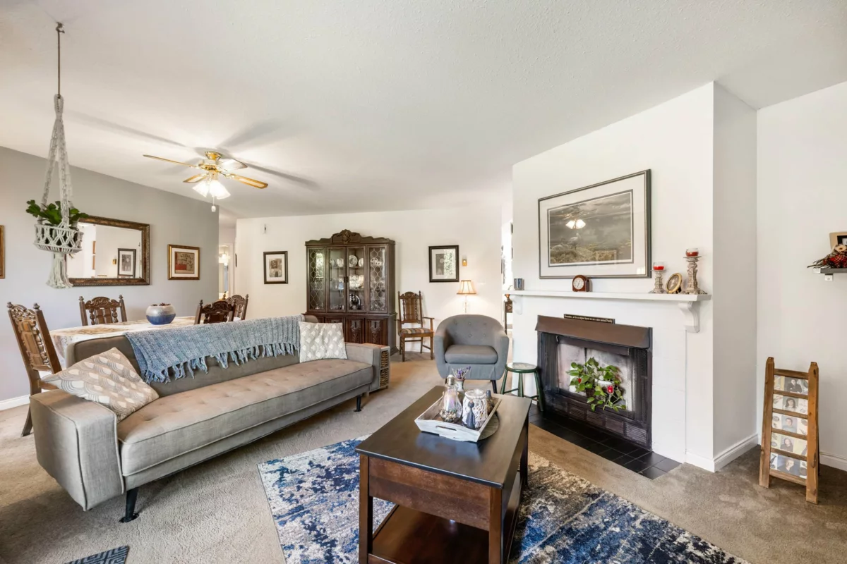 Kitchen Island Photo of 1 14820 100 Avenue, Surrey, BC