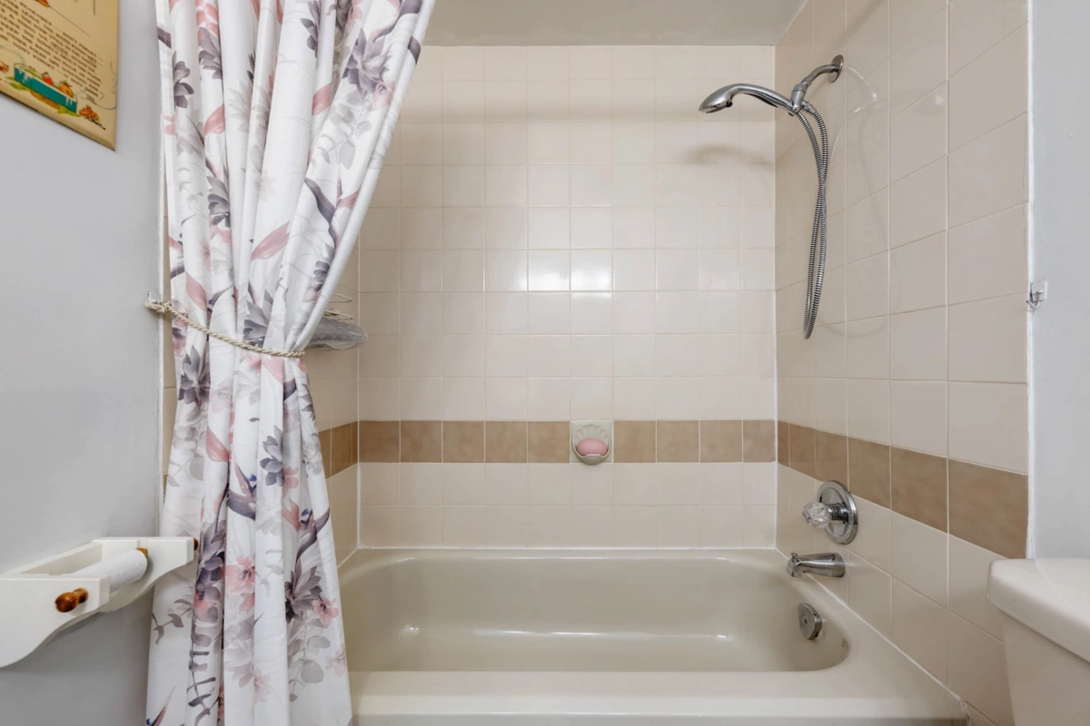 Laundry Room Photo of 1 14820 100 Avenue, Surrey, BC