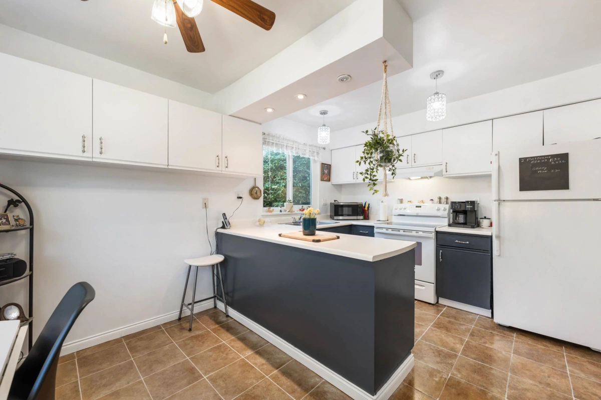 Powder Room Photo of 1 14820 100 Avenue, Surrey, BC