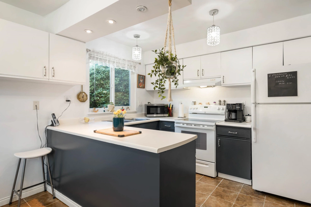 Primary Bathroom Photo of 1 14820 100 Avenue, Surrey, BC