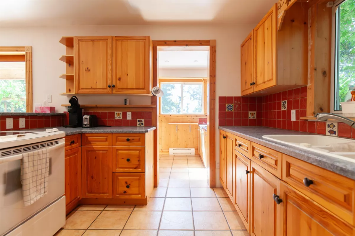 Kitchen Island Photo of 567 Dinner Bay Road, Mayne Island, BC