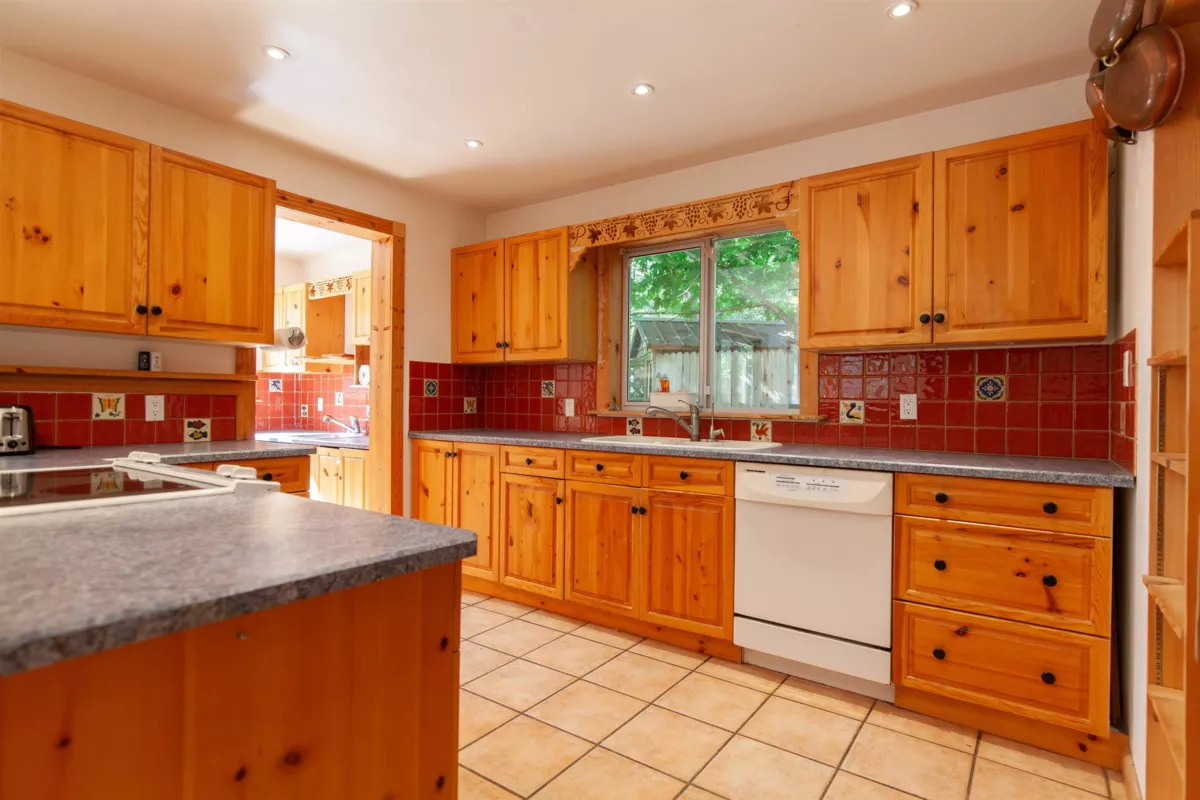 Kitchen Photo of 567 Dinner Bay Road, Mayne Island, BC