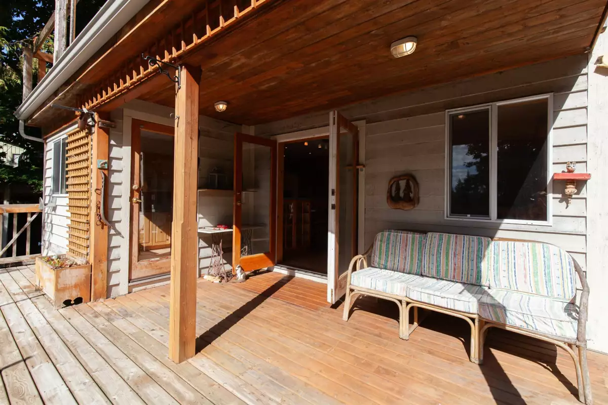 Walk-In Closet Photo of 567 Dinner Bay Road, Mayne Island, BC