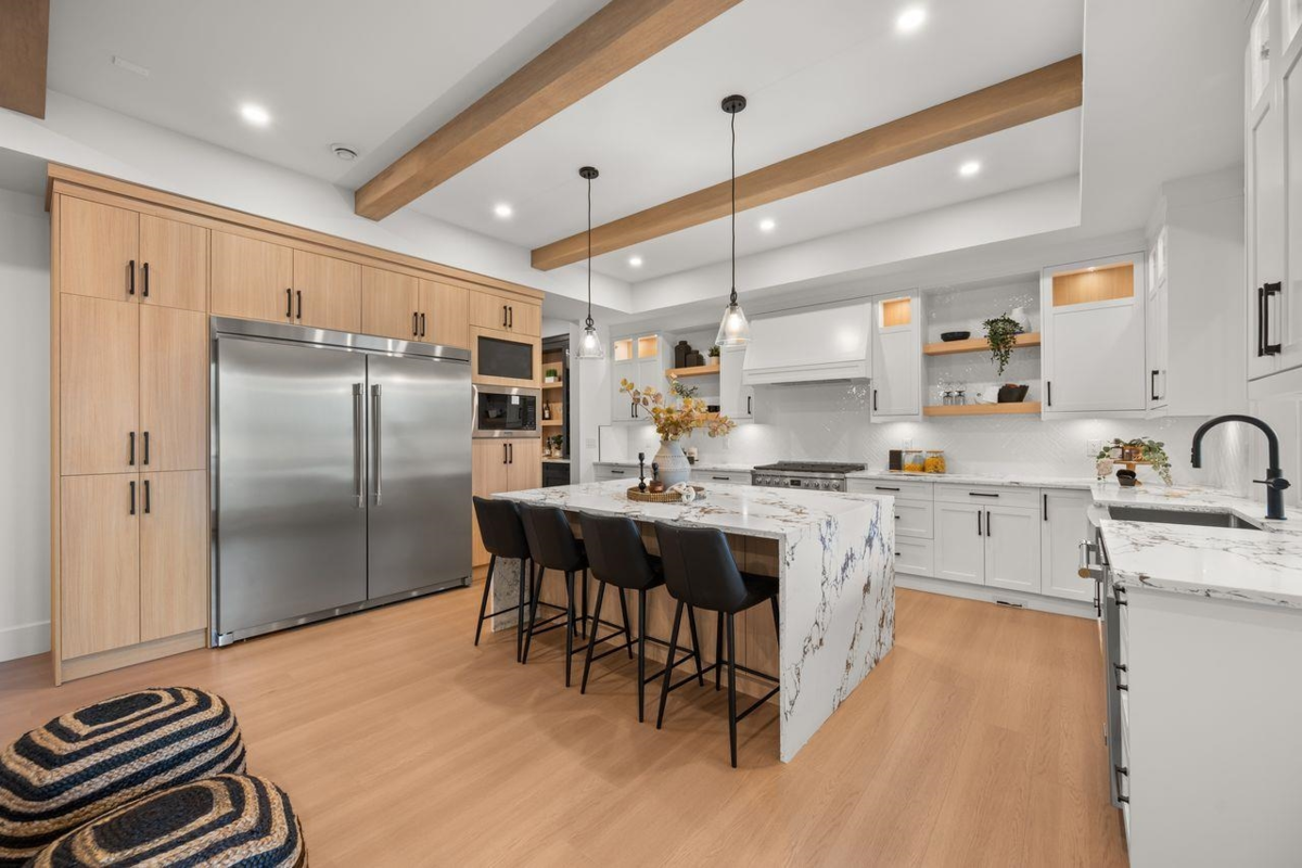 Primary Bathroom Photo of 23747 Old Yale Road, Langley, BC