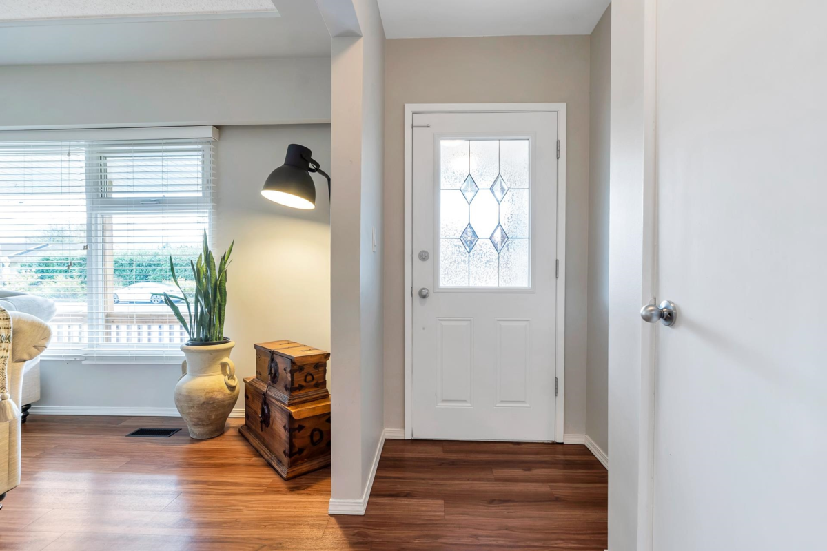 Entry Foyer Photo of 45741 Berkeley Avenue, Chilliwack, BC