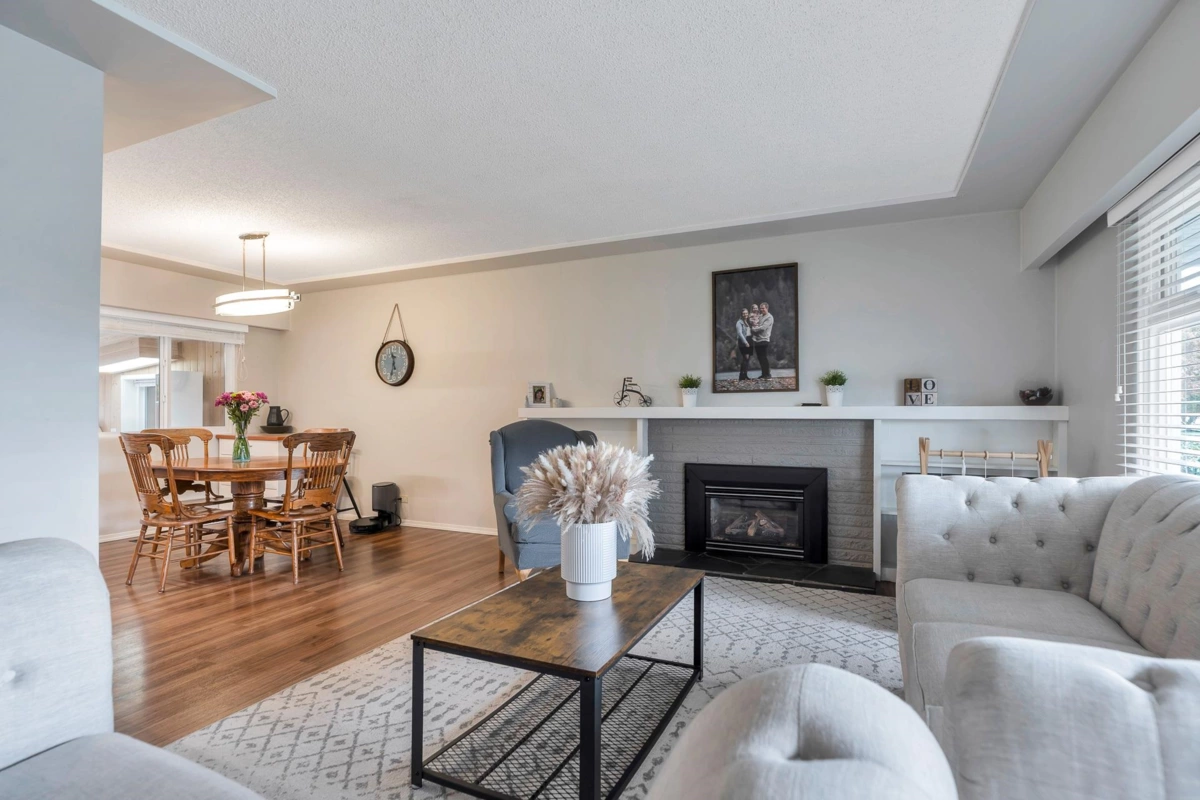 Kitchen Island Photo of 45741 Berkeley Avenue, Chilliwack, BC