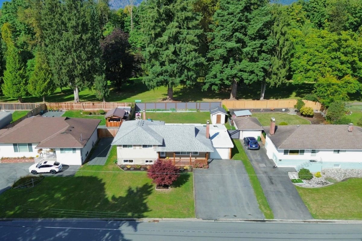Living Room Photo of 45741 Berkeley Avenue, Chilliwack, BC