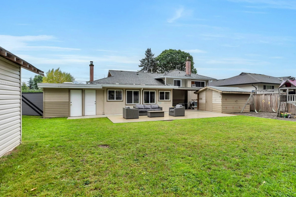 Swimming Pool Photo of 45741 Berkeley Avenue, Chilliwack, BC