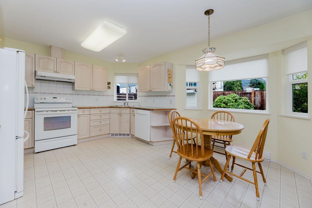 Breakfast Nook Photo of 26 535 Shaw Road, Gibsons, BC