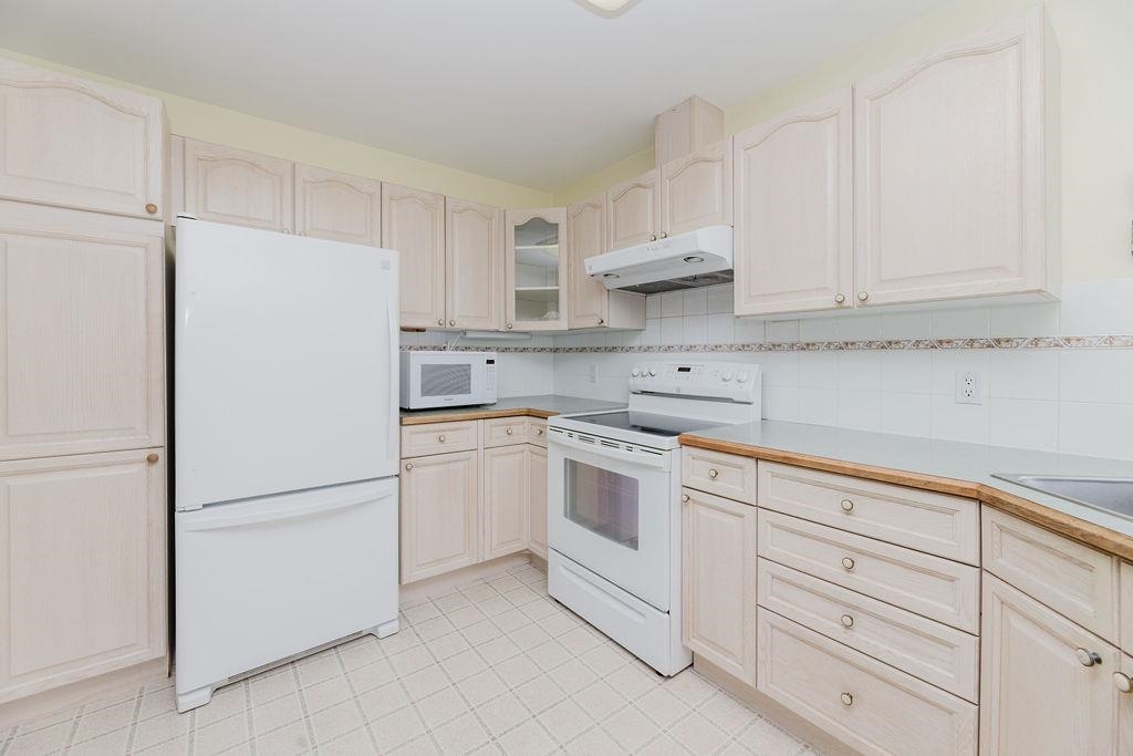 Primary Bathroom Photo of 26 535 Shaw Road, Gibsons, BC