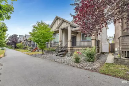 17293 64 Avenue, Surrey, BC, Surrey — Single Family Residence for sale