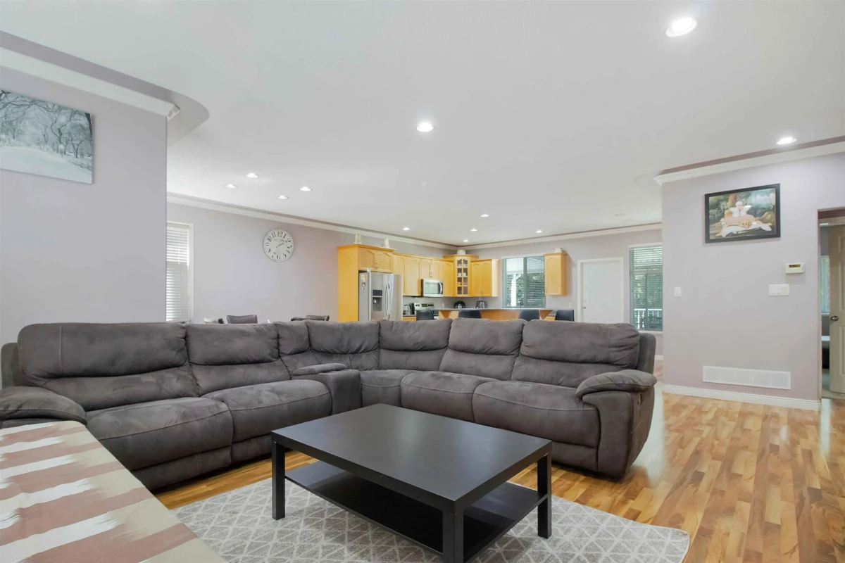 Kitchen Photo of 33577 12 Avenue, Mission, BC